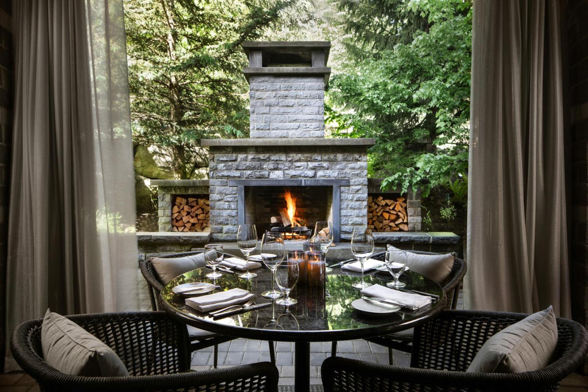 Four Seasons Resort Whistler Exteriör bild